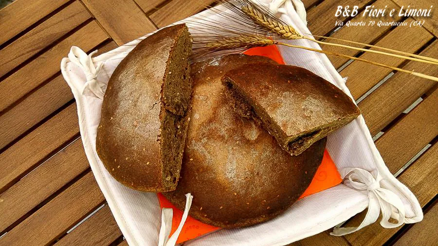 Pane sardo per la colazione