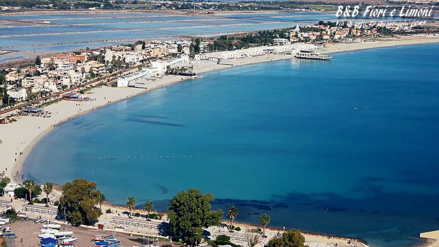 Veduta del golfo e della spiaggia del Poetto